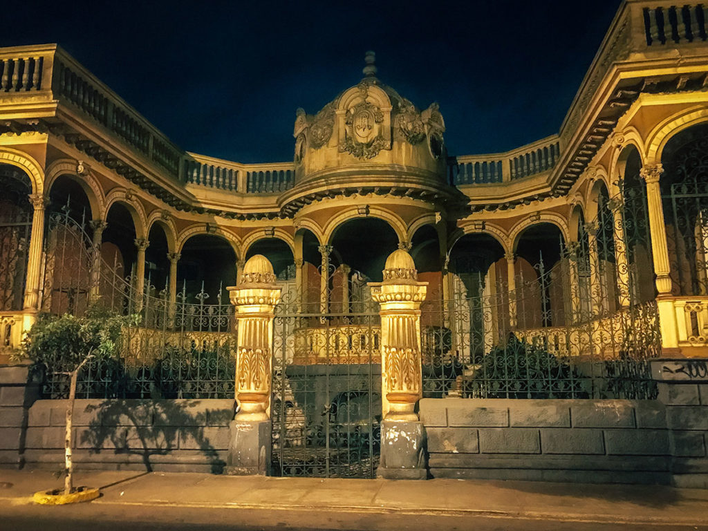 Abandoned mansion - Peru