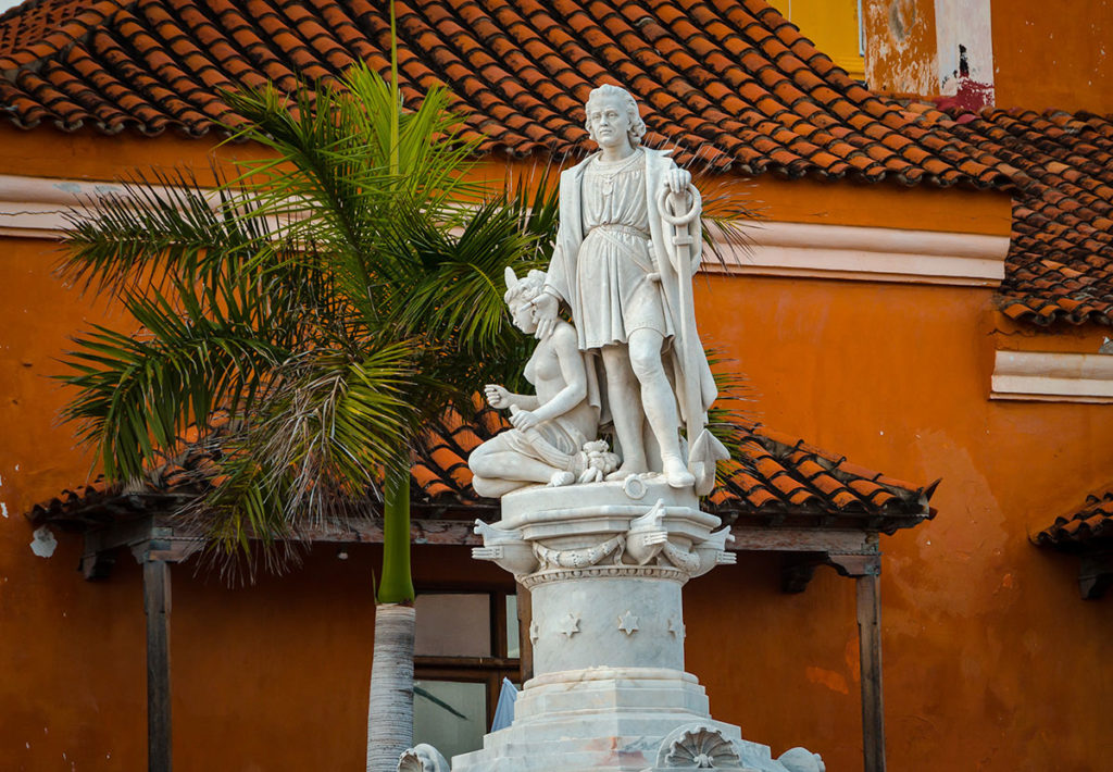 Spanish statue of a man and a naked woman - Cartagena