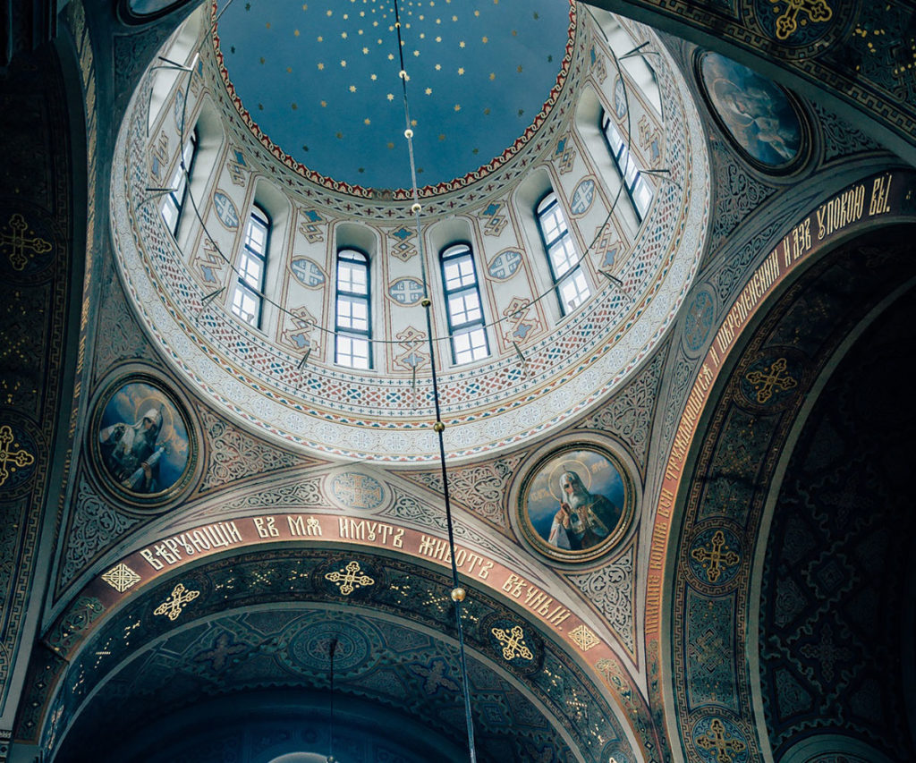 Ornate doomed-roof interior - Uspenski Cathedral