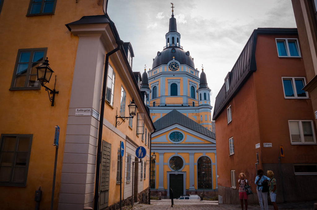 Yellow building with domed roof of the Katarina Church in the middle of two buildings