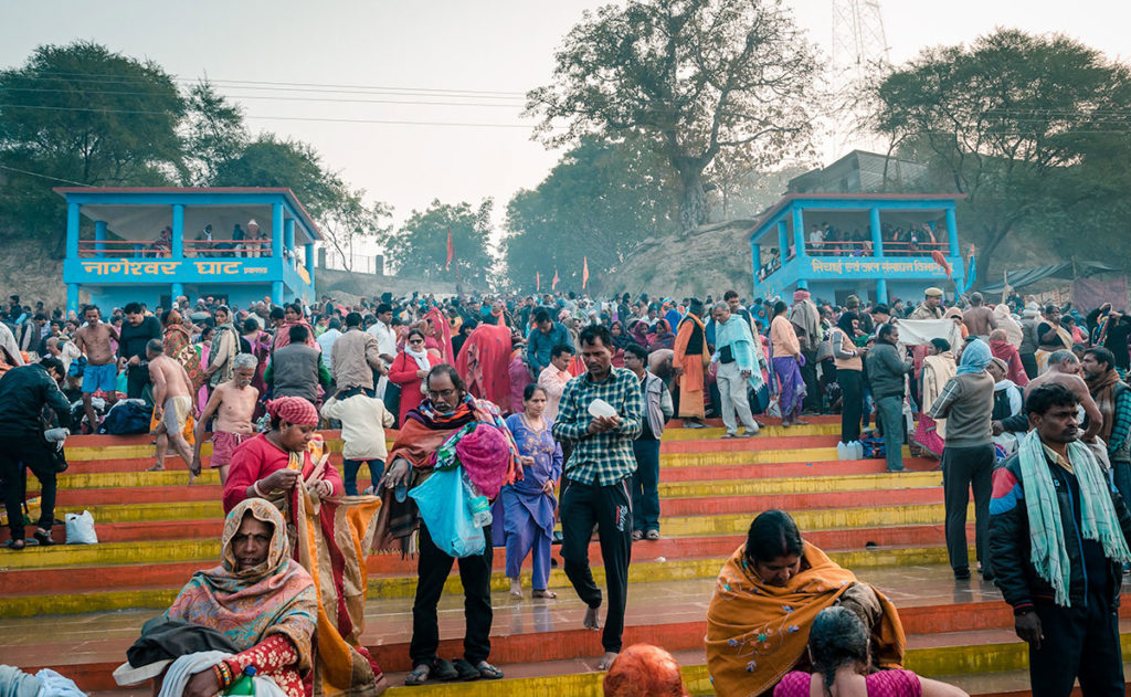 Hindu pilgrims gathered on ghats - India