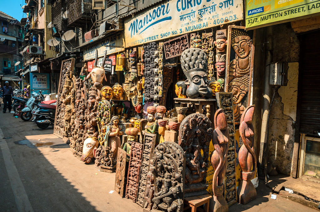 Curio and antique shop in Chor Market - Mumbai