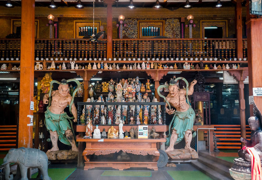 Statues of different sizes - Gangaramaya Temple