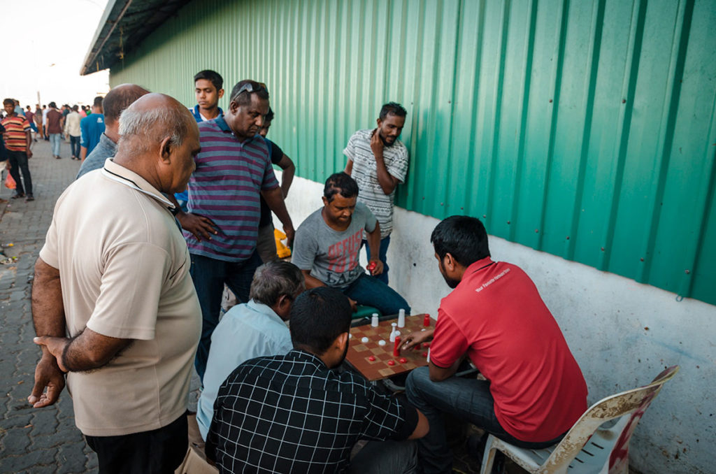 Men playing chess - Malé