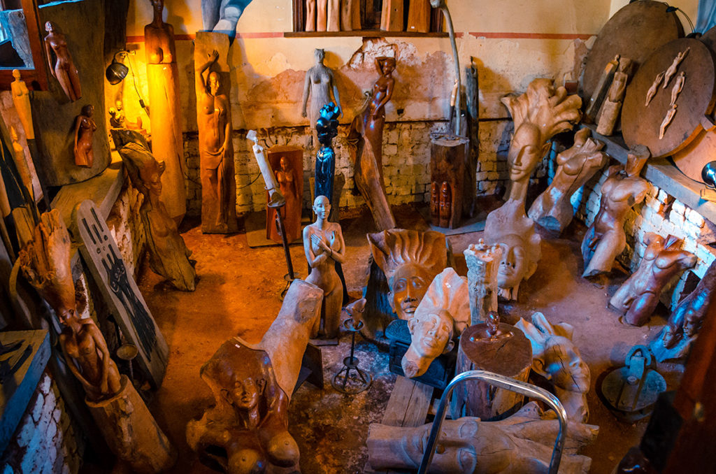 Antananarivo - Wood Statues Shop