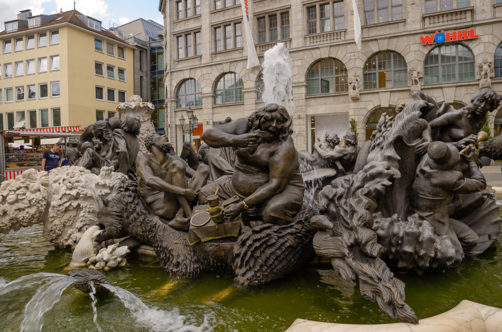 Ehekarussell Fountain Nuremberg